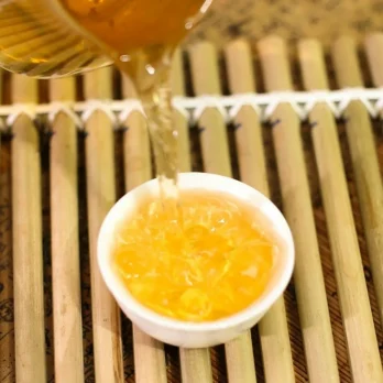 茶願 – 2018年景邁普洱生茶餅 357g (附送一支黑檀撬茶刀)
