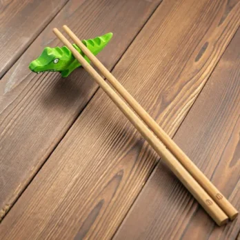手工製楓木雕鱷魚筷子架 (1)