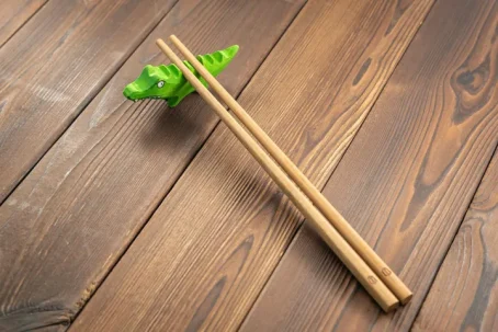 手工製楓木雕鱷魚筷子架：圖片 4