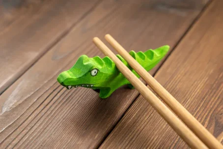 手工製楓木雕鱷魚筷子架：圖片 2